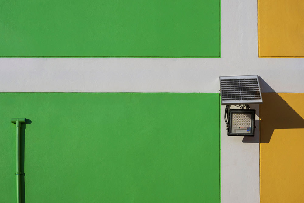 วิธีเลือกซื้อโคมไฟสปอตไลท์โซลาร์เซลล์ควรคำนึงถึงทั้งแผงโซลาร์เซลล์ แบตเตอรี่ ไฟ LED และระบบควบคุม