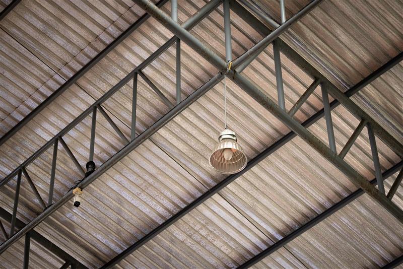 โคมไฟแสงจันทร์ VS โคมไฟไฮเบย์ LED เลือกยังไงให้เหมาะกับโกดัง