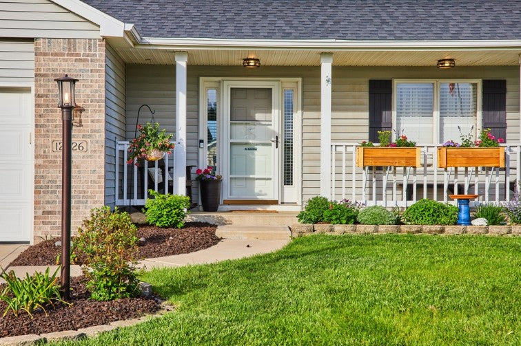 โคมไฟหัวเสาโซลาร์เซลล์ติดหน้าบ้าน