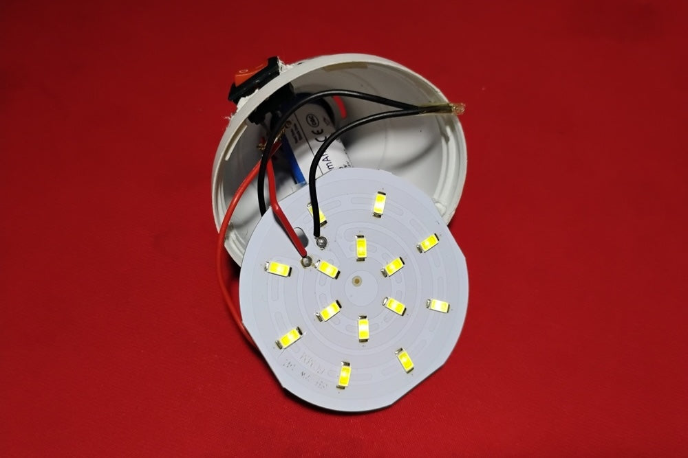 ตัวอย่างของชิปหลอดไฟ LED